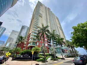 1155 Brickell Bay Dr, Unit 607 in Miami, FL - Foto de edificio - Building Photo