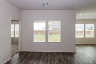 112 Rustic Trce in Snook, TX - Foto de edificio - Building Photo