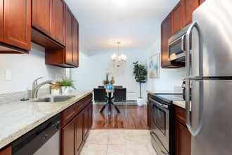 19 Claremont Ave in Redwood City, CA - Building Photo - Building Photo