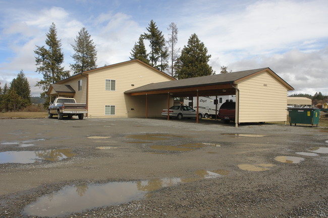 6973-6985 Kennedy St in Bonners Ferry, ID - Foto de edificio - Building Photo