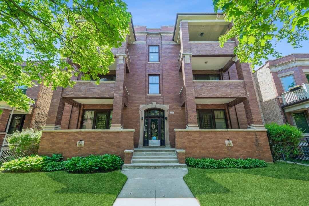 1435 W Olive Ave in Chicago, IL - Building Photo