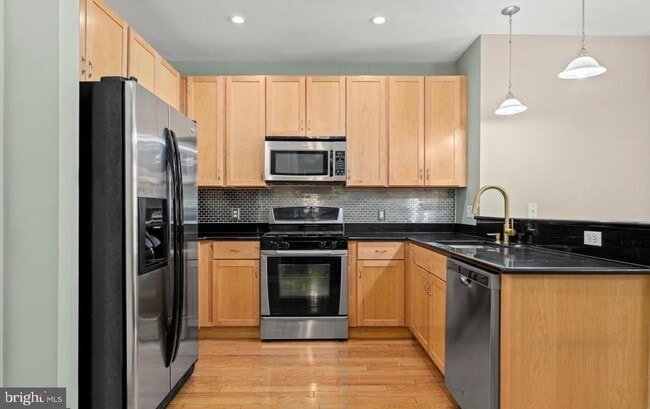 property at 200 W Elm St