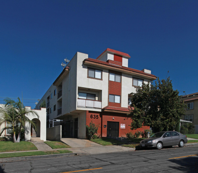 635 E Cypress Ave in Burbank, CA - Building Photo - Building Photo