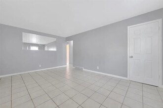 11836 Criterion Ave in St. Louis, MO - Building Photo - Building Photo