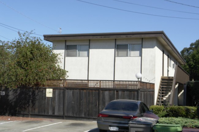 2509 Bartlett St in Oakland, CA - Foto de edificio - Building Photo