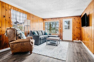 586 Applegate Dr in Traverse City, MI - Foto de edificio - Building Photo