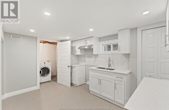 1439 Benjamin Ave in Windsor, ON - Building Photo - Building Photo