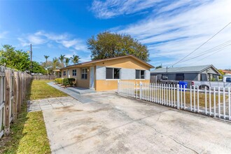5841 Lincoln St in Hollywood, FL - Building Photo - Building Photo
