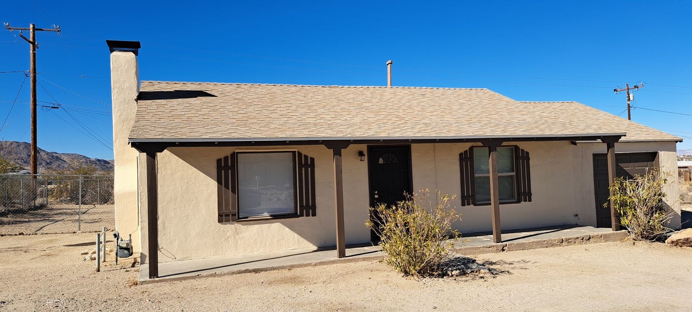 6996 Elm Ave in Twentynine Palms, CA - Building Photo