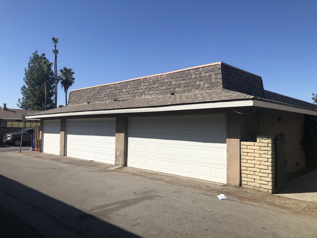 5080 Easton Dr in Bakersfield, CA - Building Photo - Building Photo