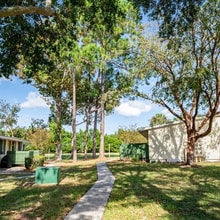 33305 Ryan Dr in Leesburg, FL - Foto de edificio - Building Photo