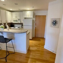 360 W Washington Ave, Unit 1014 in Madison, WI - Foto de edificio - Building Photo