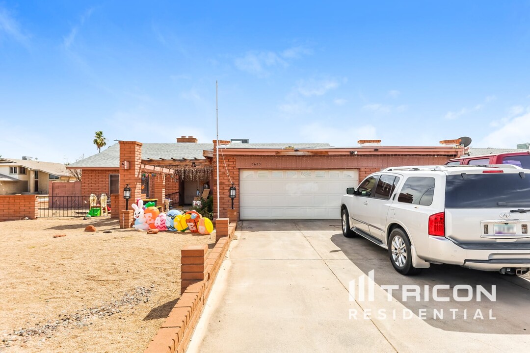 3629 W Kelton Ln in Phoenix, AZ - Building Photo