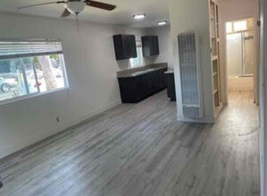 229 E 57th St in Long Beach, CA - Building Photo - Building Photo