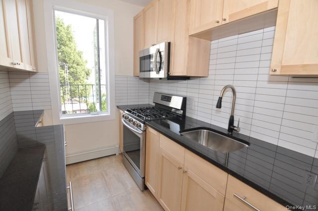 48-29 40th St in Queens, NY - Building Photo - Building Photo