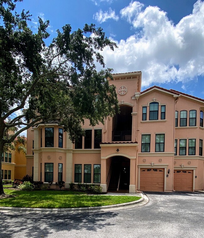 2715 Via Capri in Clearwater, FL - Foto de edificio - Building Photo
