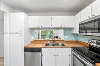 8750 Royal Palm Blvd in Coral Springs, FL - Building Photo - Building Photo