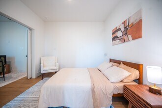 7611 Victory Reserve St in Houston, TX - Foto de edificio - Building Photo