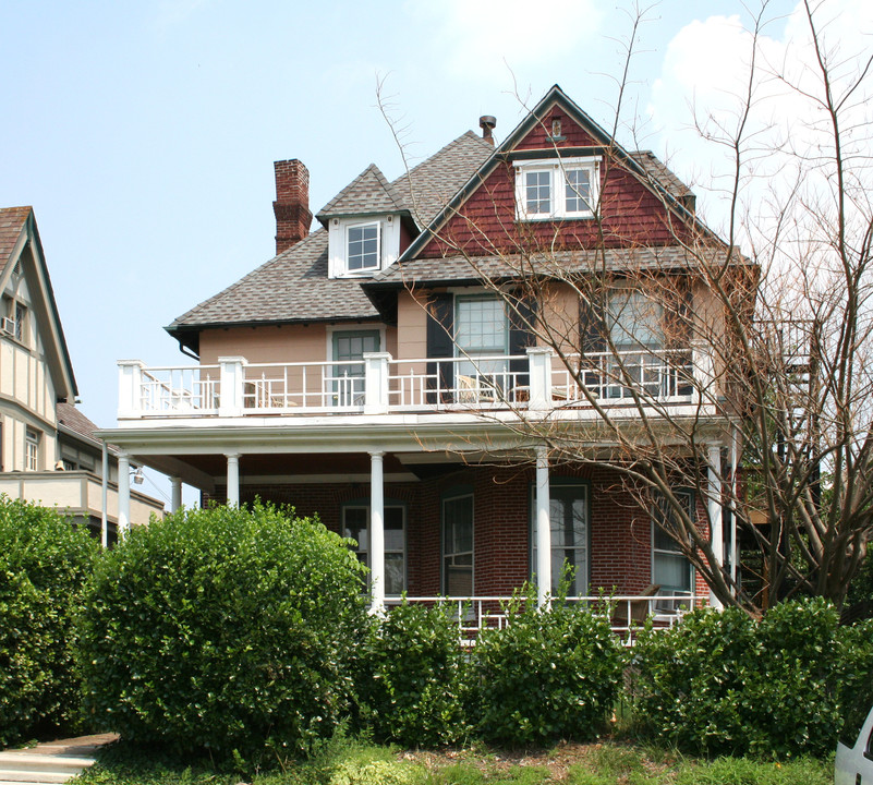 1609 N FRONT St in Harrisburg, PA - Foto de edificio