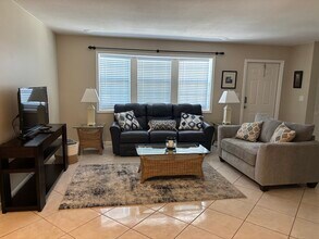 3335 Purple Martin Dr, Unit 5 in Punta Gorda, FL - Building Photo - Building Photo