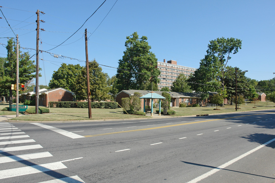 Edgefield Manor in Nashville, TN - Foto de edificio