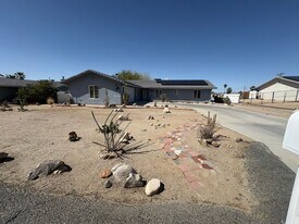 74404 Pinon Dr in Twentynine Palms, CA - Building Photo