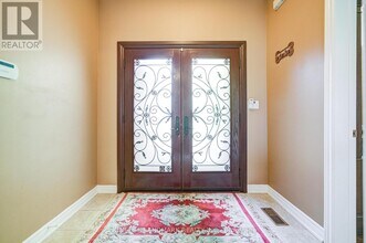 1388 Pinery Crescent in Oakville, ON - Building Photo - Building Photo