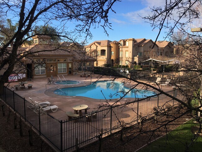 5350 Dunlay Dr, Unit 2117 in Sacramento, CA - Foto de edificio - Building Photo