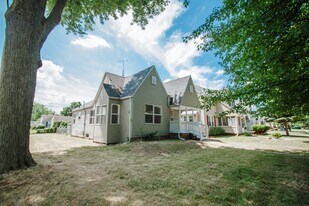 233 W Poinsetta Ave in Toledo, OH - Building Photo