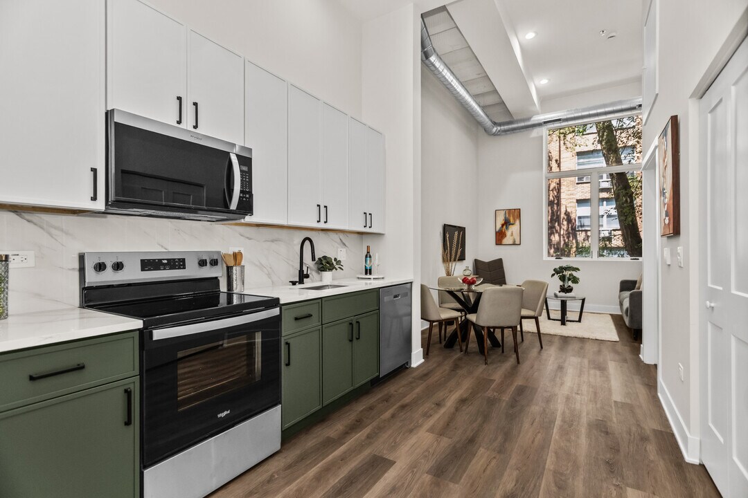 1453 Maple Ave in Evanston, IL - Building Photo