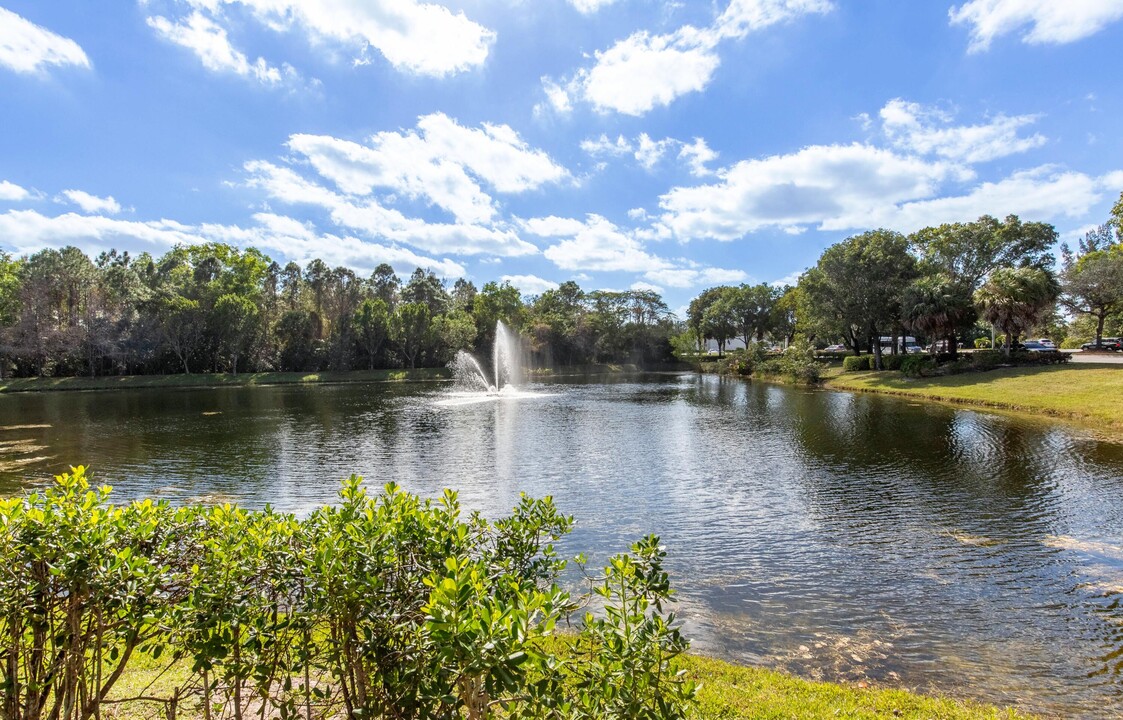 1100 Crestwood Ct S in Royal Palm Beach, FL - Building Photo