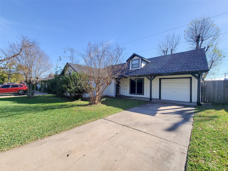 8527 Kempridge St in Houston, TX - Building Photo