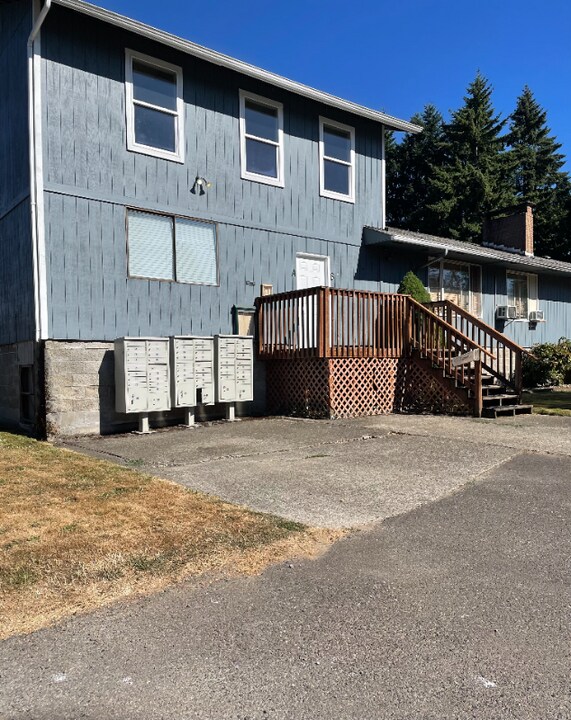 1112 Yew St in Centralia, WA - Building Photo