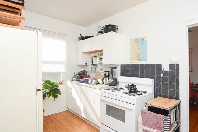 1938 W Crystal St, Unit J00P