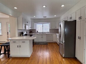 29 Ridgeley St in Darien, CT - Building Photo - Building Photo