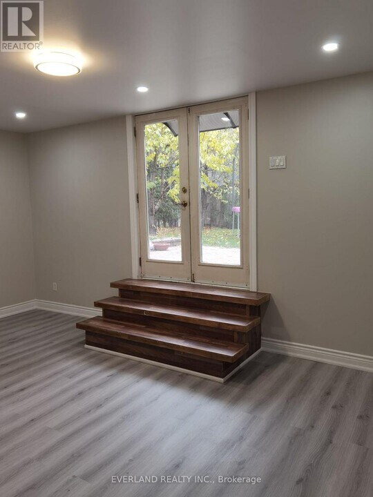 109 Brookside Rd in Richmond Hill, ON - Building Photo