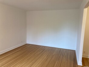 45 Kew Gardens Rd, Unit 5A in Queens, NY - Building Photo - Building Photo