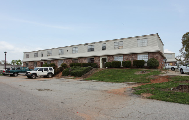 Versailles Apartments in Gainesville, GA - Building Photo - Building Photo