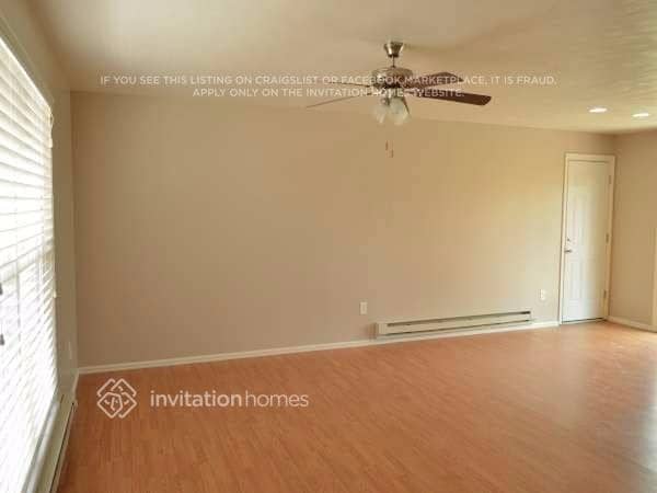 11156 Forest Ave in Thornton, CO - Foto de edificio - Building Photo