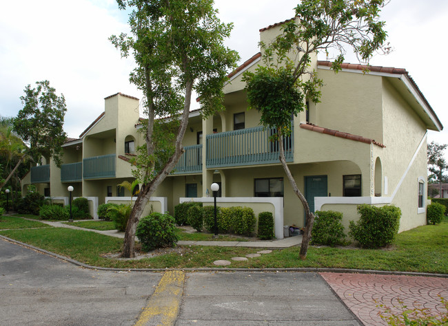 Royal Palm Townhomes in Coral Springs, FL - Building Photo - Building Photo