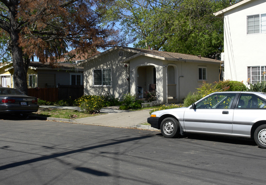 627 Pine St in Redwood City, CA - Building Photo