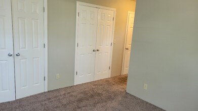 4173 Glacier View Dr in Springfield, OR - Building Photo - Building Photo