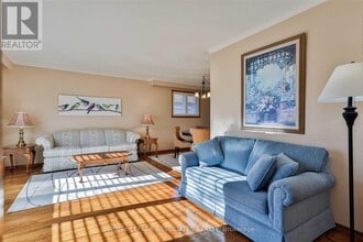 166 Lynnbrook Dr in Toronto, ON - Building Photo - Building Photo