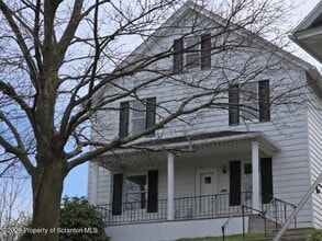 138 Charles St in Throop, PA - Building Photo - Building Photo