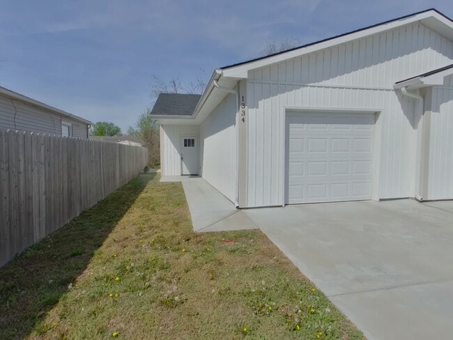 property at 1334 W Haskell St