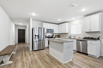 10101 Newtown Dr in Crowley, TX - Building Photo - Building Photo