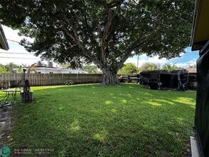 4460 NW 59th Ct in Fort Lauderdale, FL - Foto de edificio - Building Photo
