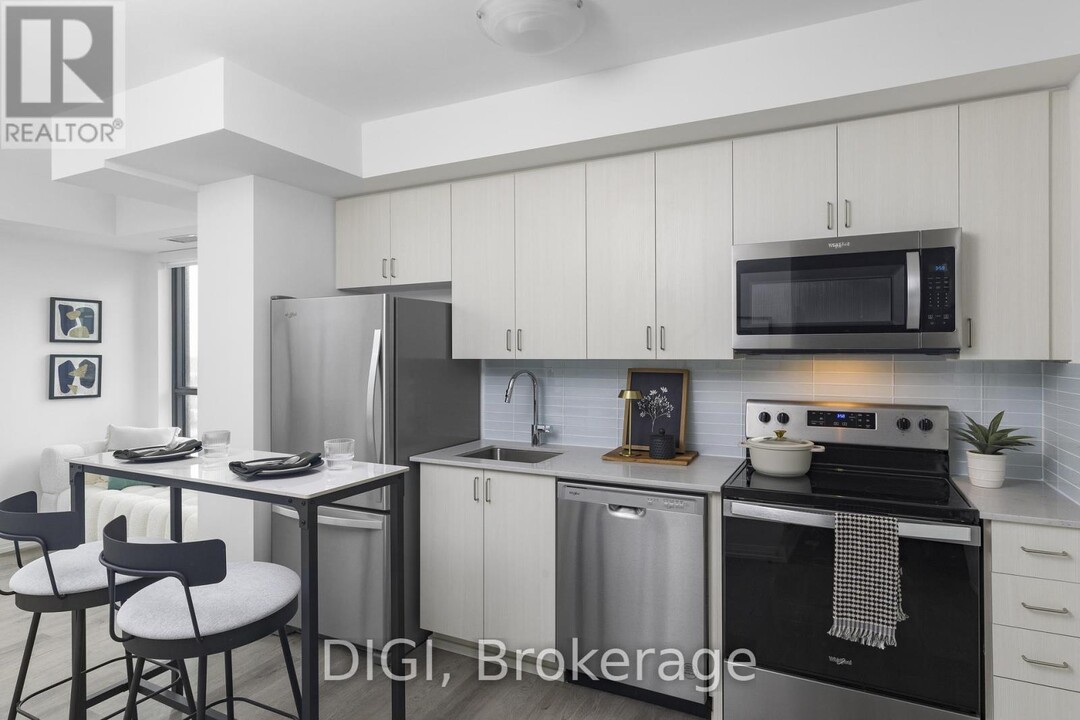 325-1325 Yorkland Blvd in Toronto, ON - Building Photo