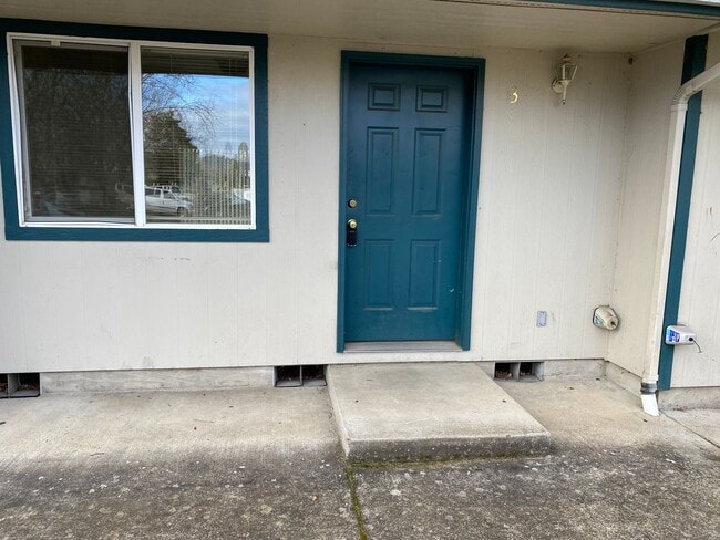 270 S 41st Pl in Springfield, OR - Building Photo - Building Photo