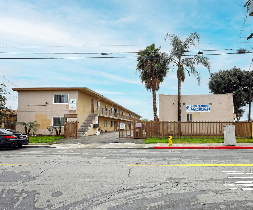 5250 Elizabeth St in Cudahy, CA - Building Photo